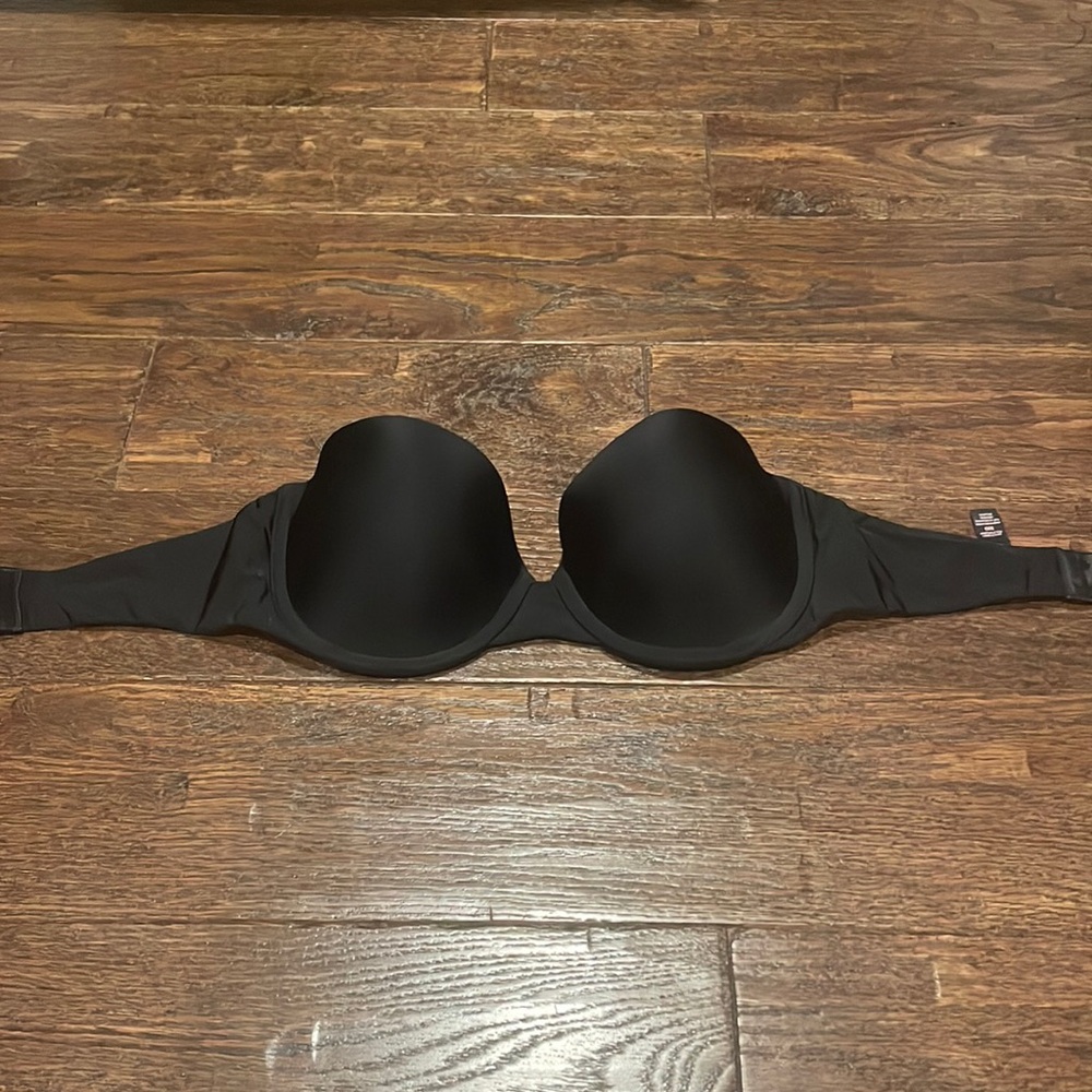 Victoria’s Secret strapless bra